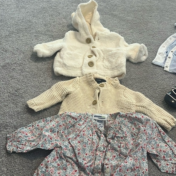 Sweet baby Gap items 0-3 months - Picture 1 of 5